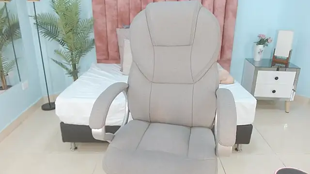 sussy leon online show from 20, 11, 2025