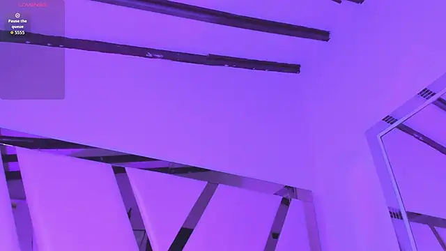 ElisabethMassey online show from 4, 4, 2026