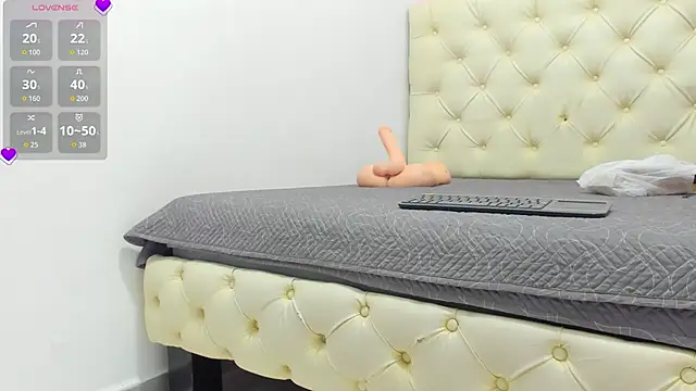 ElisabethMassey online show from 6, 10, 2025