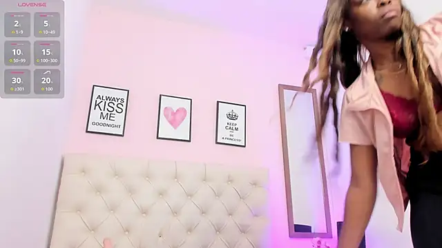 ElisabethMassey online show from 26, 11, 2025