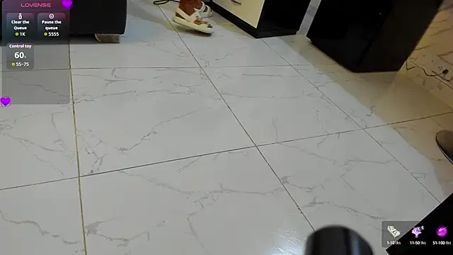 ElisabethMassey online show from 13, 10, 2025