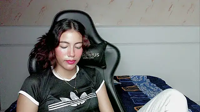 dayanita hot  online show from 8, 2, 2025