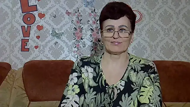 Snapshot of PaulaGolden chatting on 4, 7, 2026 PaulaGolden online show from 4, 7, 2026