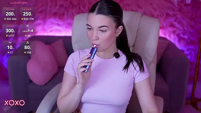 YourLolaBunny online show from 28, 4, 2026