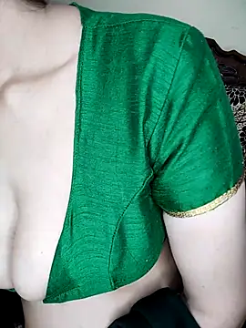 Snapshot of Fair-magic-woman chatting on 12, 9, 2025 Fair-magic-woman online show from 12, 9, 2025