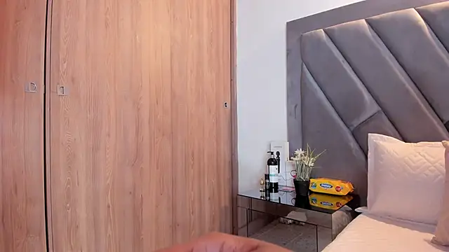 brenda nova18 online show from 2, 10, 2025