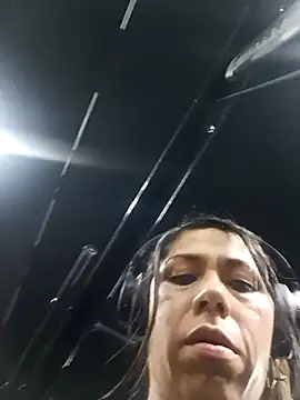 Snapshot of Karenn12 chatting on 6, 11, 2025 Karenn12 online show from 6, 11, 2025