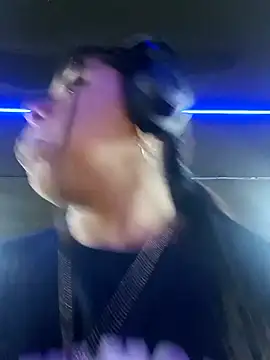 Snapshot of Karenn12 chatting on 5, 11, 2025 Karenn12 online show from 5, 11, 2025