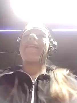 Snapshot of Karenn12 chatting on 19, 9, 2025 Karenn12 online show from 19, 9, 2025