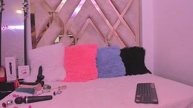 Snapshot of sarawiliamx chatting on 23, 11, 2025 sarawiliamx online show from 23, 11, 2025