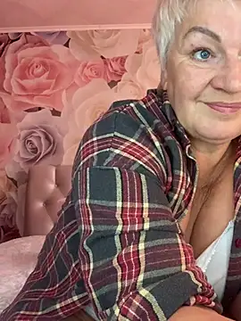 Snapshot of Laura_Millf chatting on 25, 6, 2026 Laura Millf online show from 25, 6, 2026
