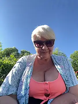 Snapshot of Laura_Millf chatting on 18, 7, 2026 Laura Millf online show from 18, 7, 2026