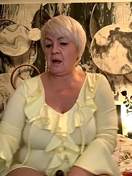 Laura Millf online show from 8, 11, 2025