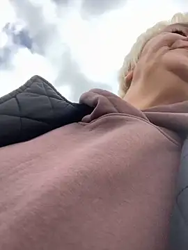 Laura Millf online show from 3, 10, 2025