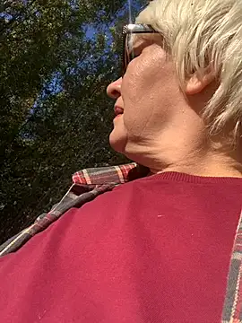 Laura Millf online show from 7, 10, 2025