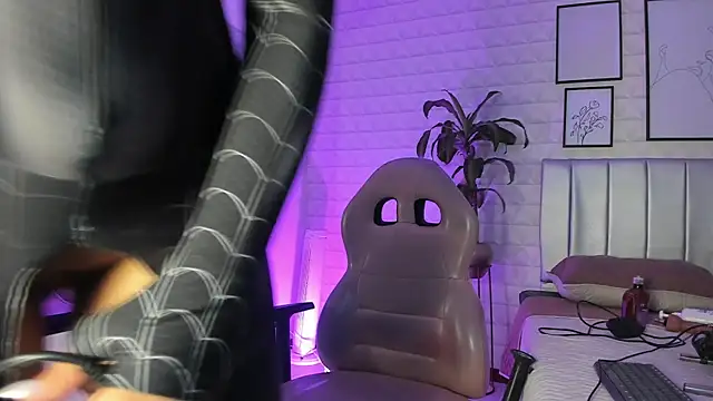 Lizzie-Evans online show from 28, 9, 2025