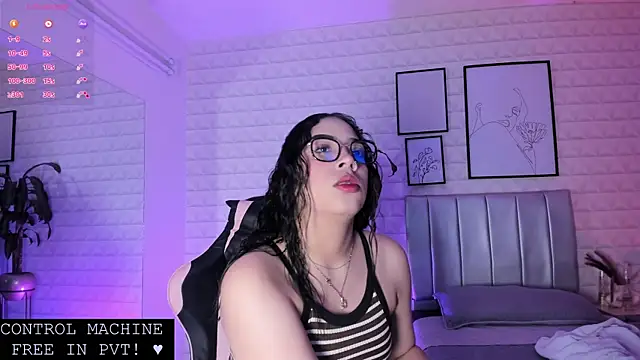 Snapshot of Lizzie-Evans chatting on 2, 6, 2026 Lizzie-Evans online show from 2, 6, 2026