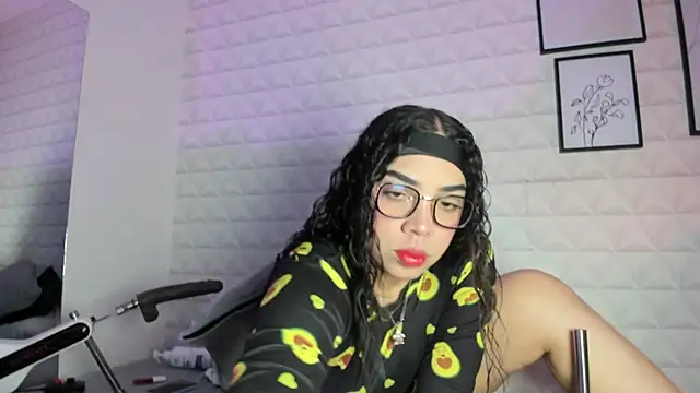 Snapshot of Lizzie-Evans chatting on 20, 5, 2026 Lizzie-Evans online show from 20, 5, 2026