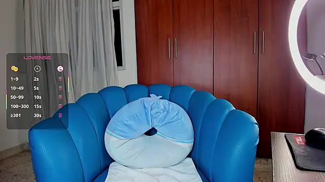 Julie Markk online show from 19, 9, 2025