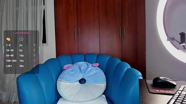 Julie Markk online show from 13, 9, 2025