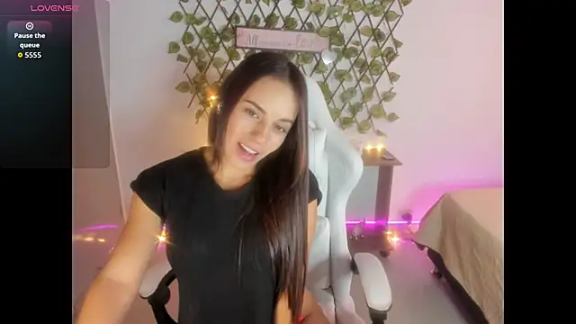 Snapshot of Sara_lopez_28 chatting on 7, 10, 2025 Sara lopez 28 online show from 7, 10, 2025