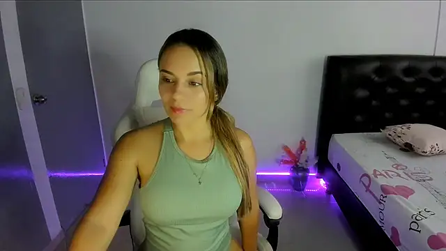 Snapshot of Sara_lopez_28 chatting on 4, 3, 2025 Sara lopez 28 online show from 4, 3, 2025