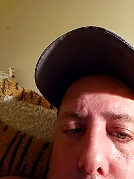 HeteroHotGuy1 online show from 3, 10, 2025