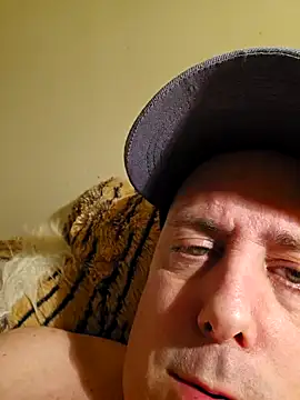 HeteroHotGuy1 online show from 10, 2, 2025