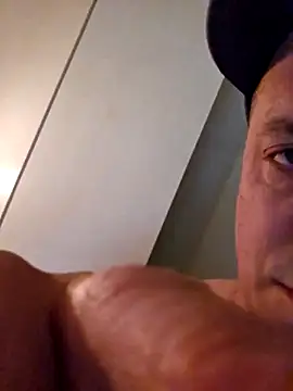 HeteroHotGuy1 online show from 9, 3, 2025