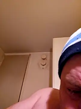 HeteroHotGuy1 online show from 6, 3, 2025