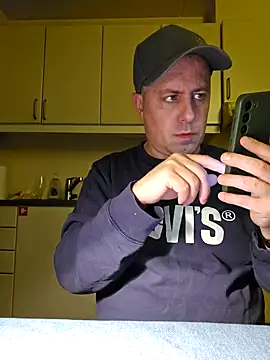 HeteroHotGuy1 online show from 14, 1, 2025