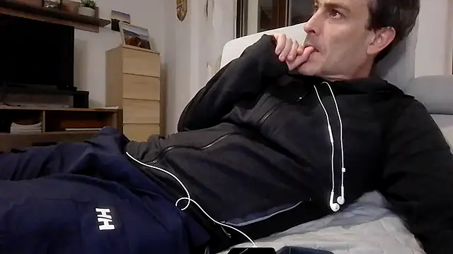 basquehotboy online show from 10, 5, 2026