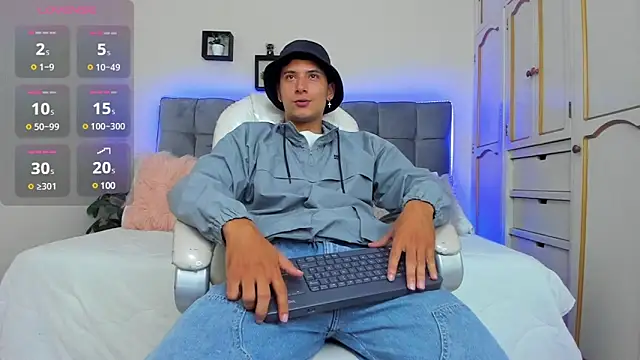 Damian23   online show from 4, 3, 2025