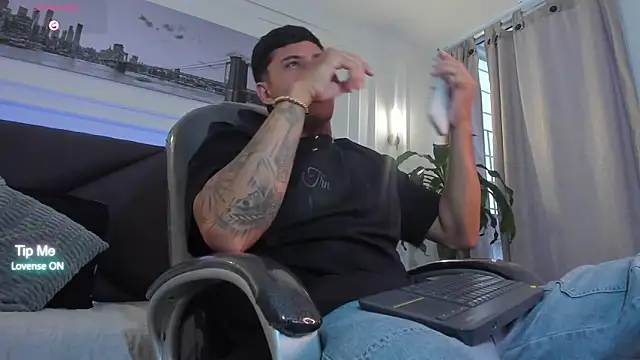 Snapshot of Damian23__ chatting on 1, 3, 2026 Damian23 online show from 1, 3, 2026