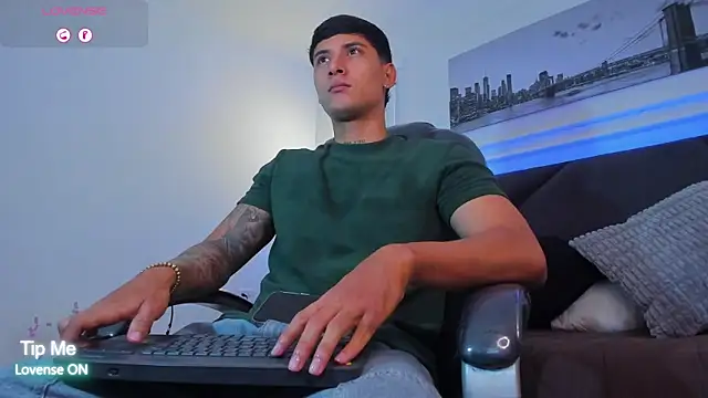 Snapshot of Damian23__ chatting on 3, 2, 2026 Damian23 online show from 3, 2, 2026