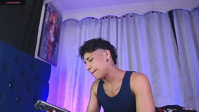 Sexys Boys Hot1 online show from 15, 4, 2026