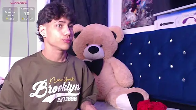 Sexys Boys Hot1 online show from 9, 11, 2025