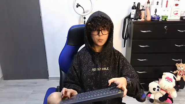 thomascooper7 online show from 20, 9, 2025