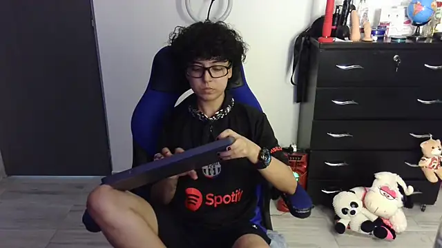 thomascooper7 online show from 13, 4, 2026