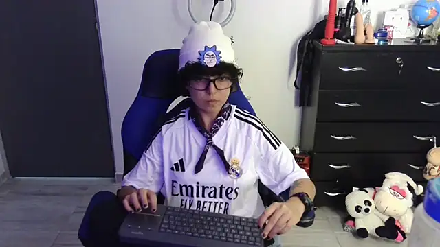 thomascooper7 online show from 15, 4, 2026