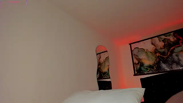 Christine Laam online show from 16, 12, 2025