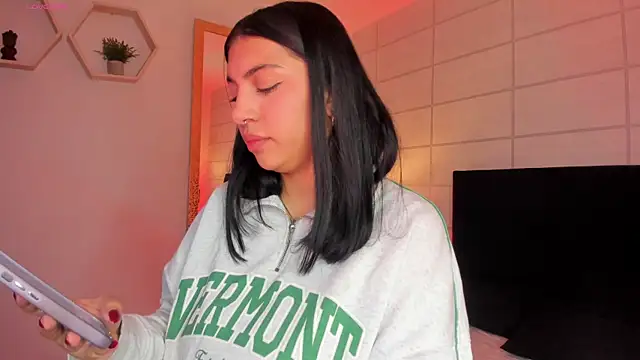 Christine Laam online show from 17, 12, 2025