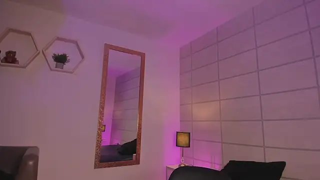 Snapshot of Christine_Laam chatting on 8, 6, 2026 Christine Laam online show from 8, 6, 2026