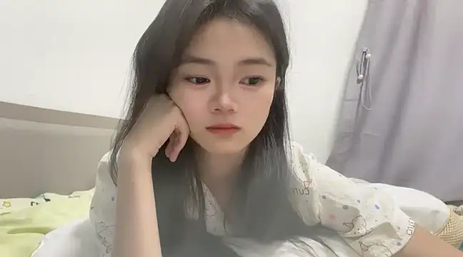 Snapshot of QQQ888zzzxxxcc chatting on 5, 3, 2025 QQQ888zzzxxxcc online show from 5, 3, 2025