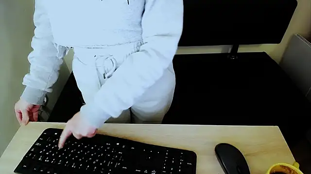 LaimaV  online show from 27, 10, 2025