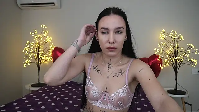 NikkiGoldSide online show from 8, 3, 2025