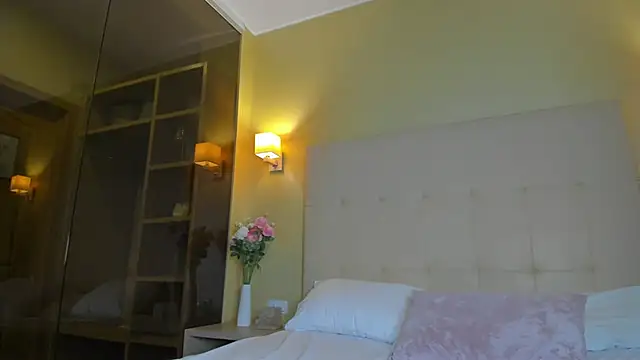 Debbie Taylor online show from 2, 12, 2025