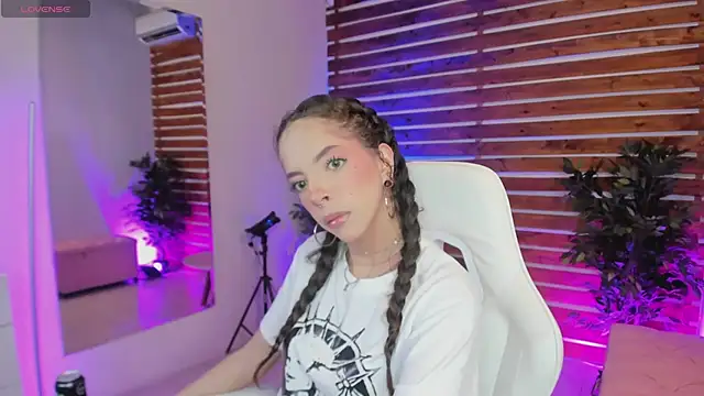 Sapphire Venuss online show from 22, 2, 2026