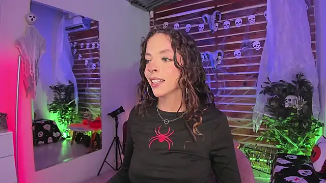 Sapphire Venuss online show from 19, 10, 2025