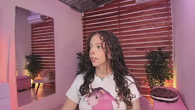 Sapphire Venuss online show from 14, 9, 2025